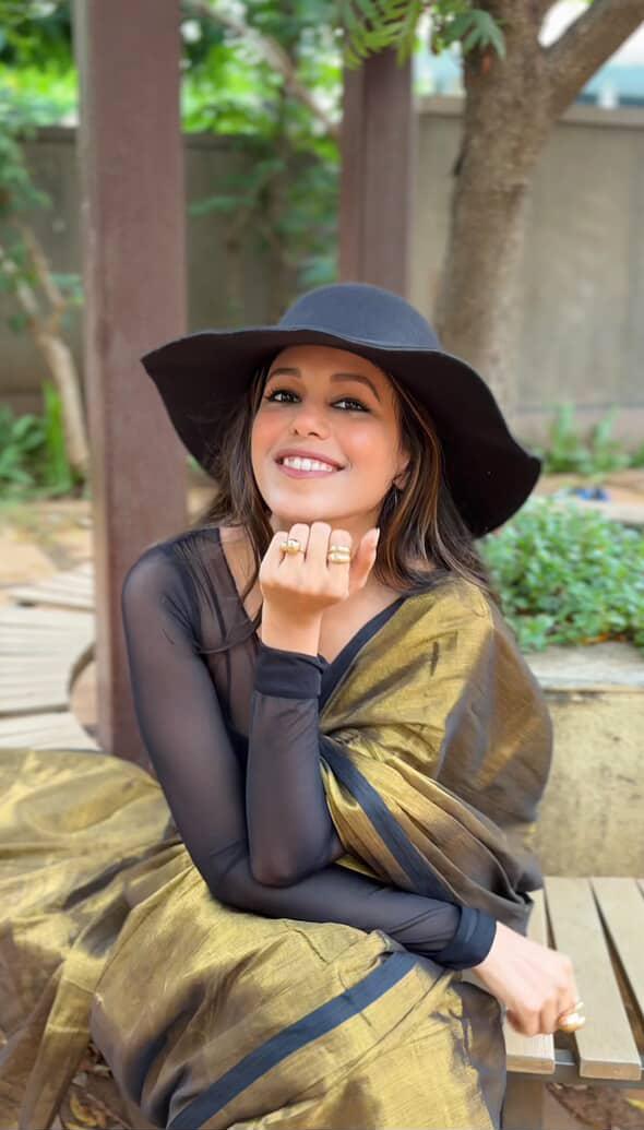 RangDhaaga Metallic golden with black border Raga Tissue Saree